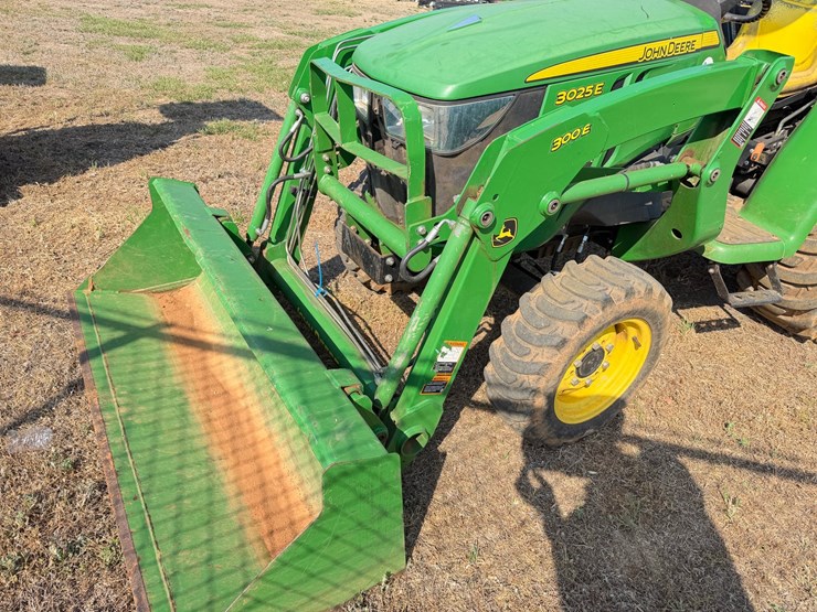 john-deere-3025e-image-8