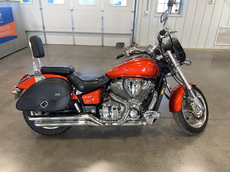 2004-honda-vtx1800-motorcycle-image-4