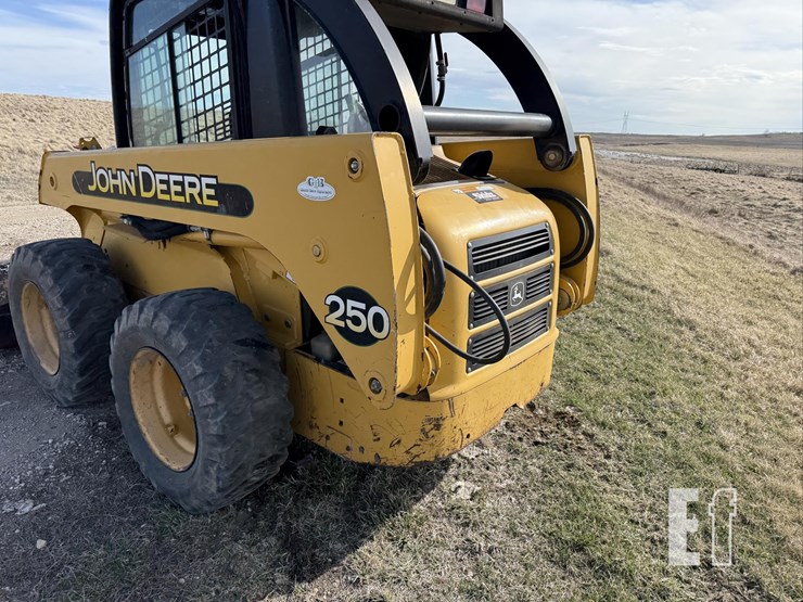 deere-250-image-6