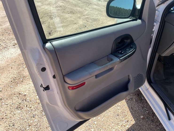 2004-chevrolet-venture-image-9