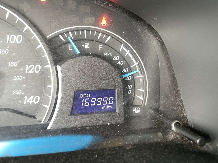 2014-toyota-camry-le-4-door-sedan-(169,990-miles)-image-26