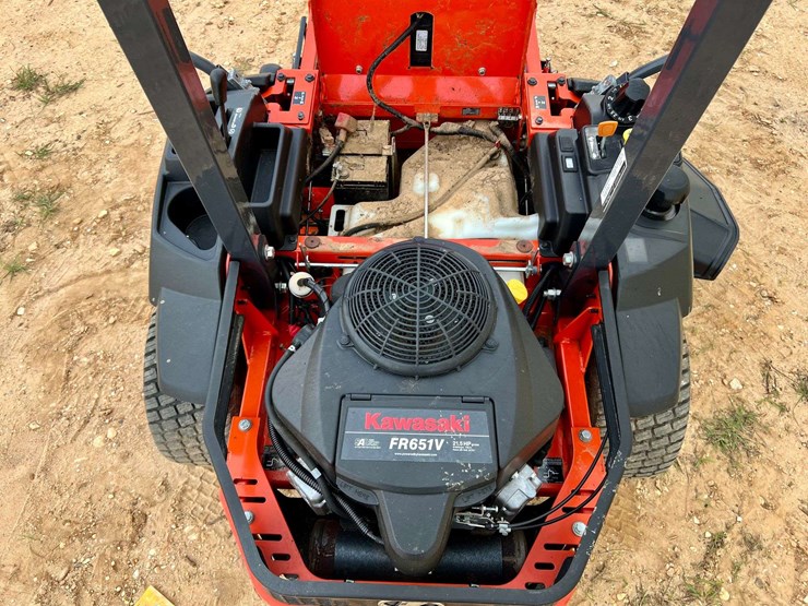 2022-kubota-z231kw-zero-turn-lawn-mower-(26-hours)-image-17
