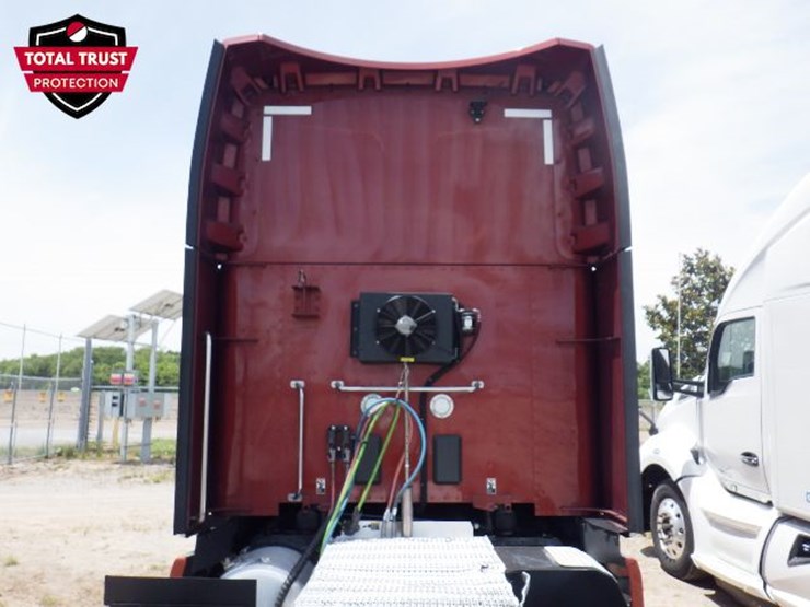 2023-peterbilt-579-image-17