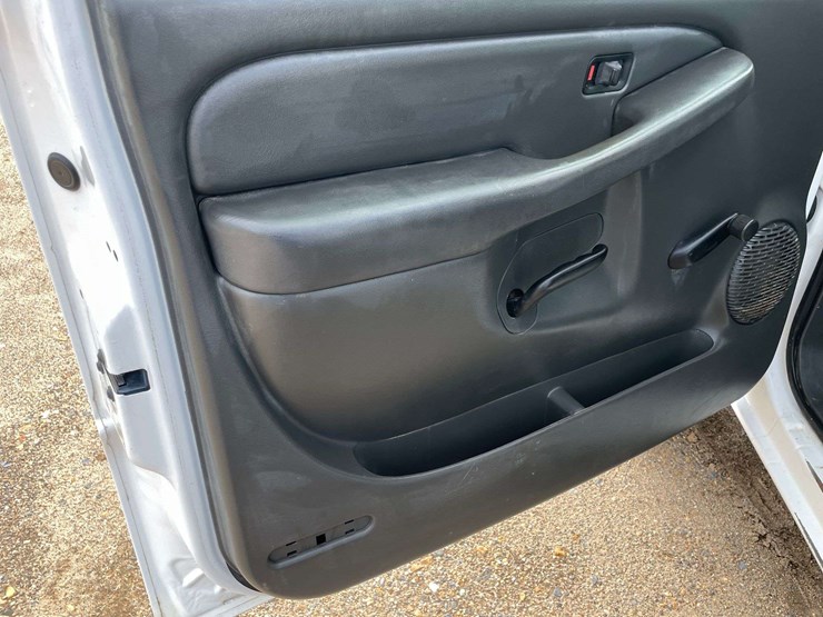 2006-chevrolet-silverado-2500-image-9