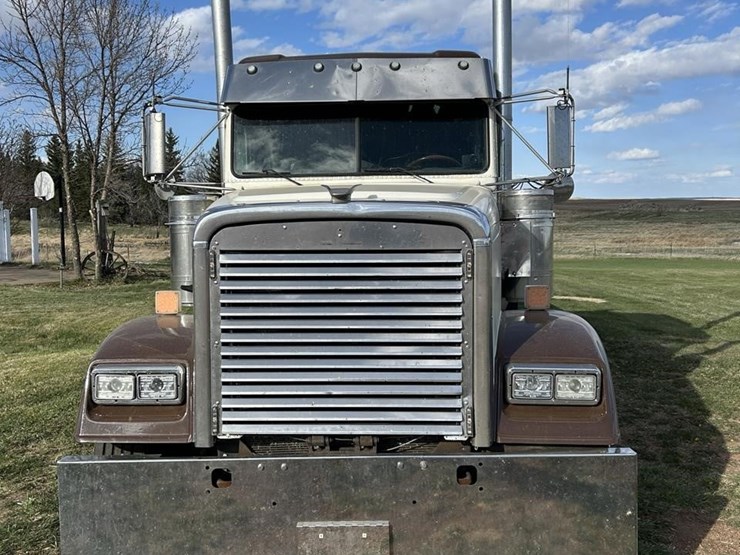 2006-freightliner-fld132-classic-xl-image-27