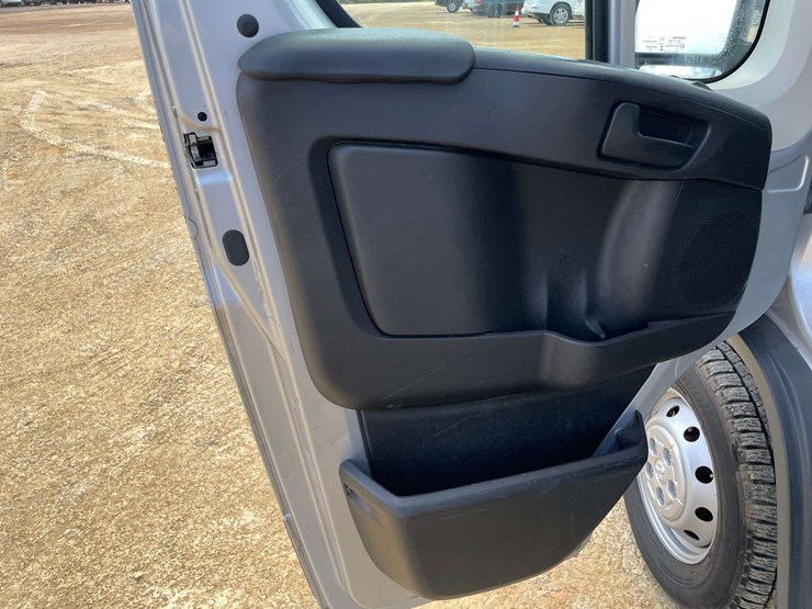 2018-ram-promaster-2500-image-9