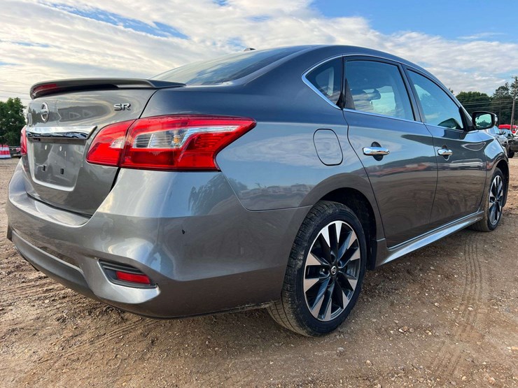 2019-nissan-sentra-sr-image-3
