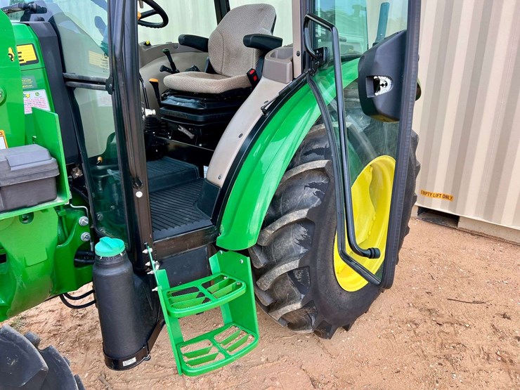 2025-john-deere-5055e-image-14