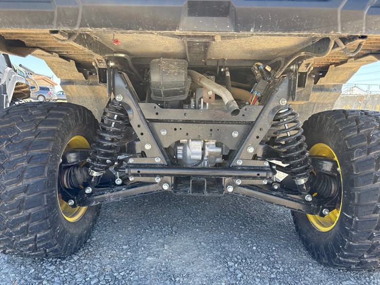 2025-john-deere-gator-image-7
