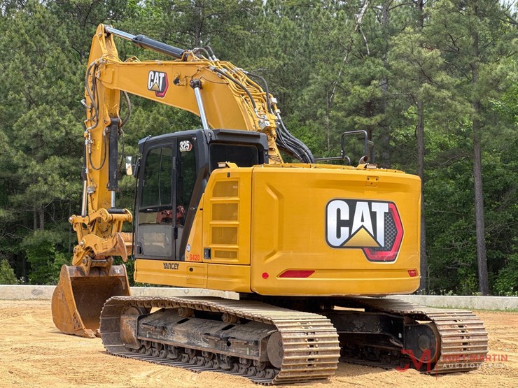2021-caterpillar-325-image-1