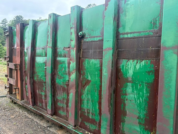 #23996-•-~26'-5"x~9'-8"-roll-off-dumpster-image-15
