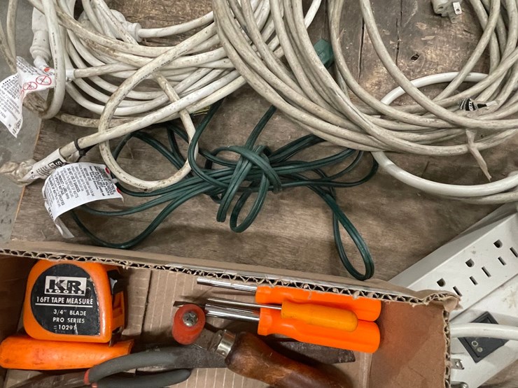 #8594-•-extension-cords-image-9