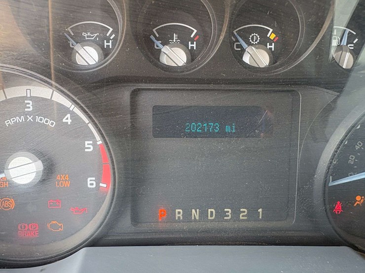2014-ford-f550-image-23