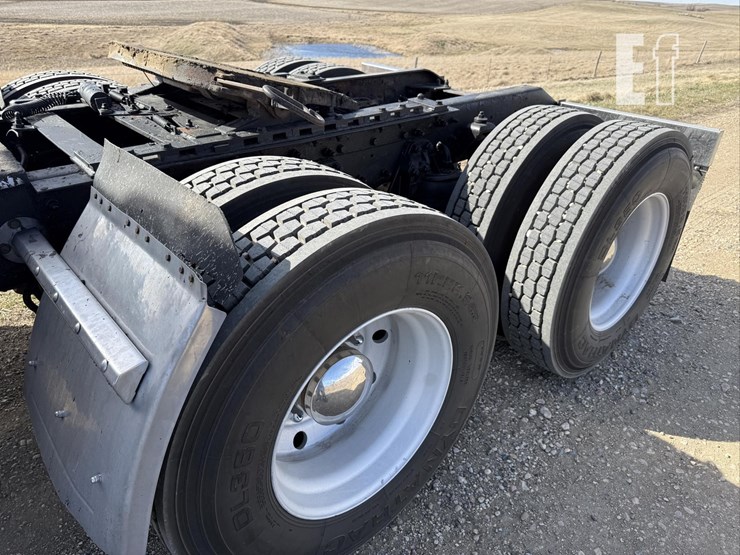 2001-kenworth-w900-image-22