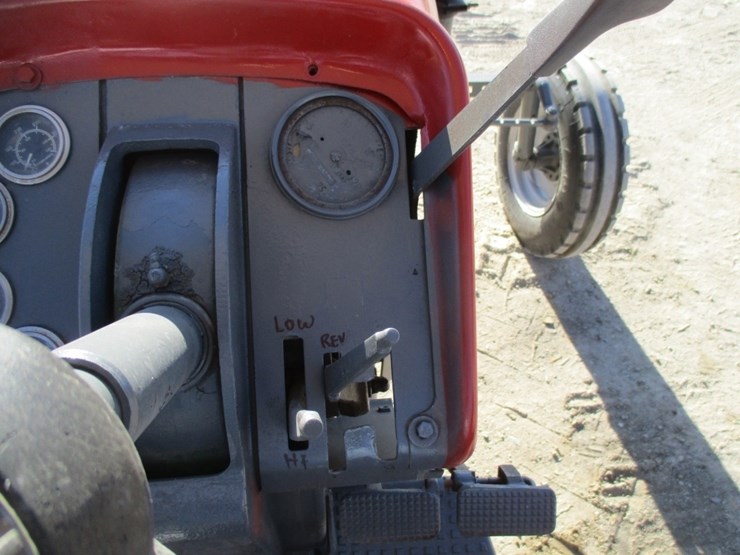 massey-ferguson-ag-tractor,-image-11