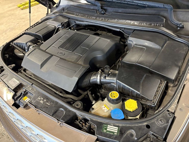 2013-land-rover-lr4-image-34