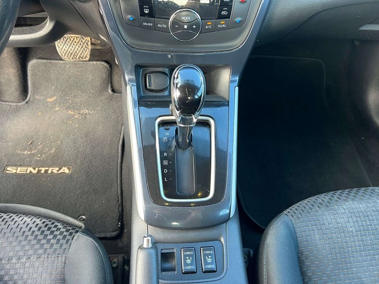 2019-nissan-sentra-sr-image-34