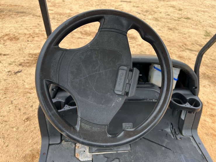 club-car-2-seater-gas-golf-cart-(2,403-hours)-image-13