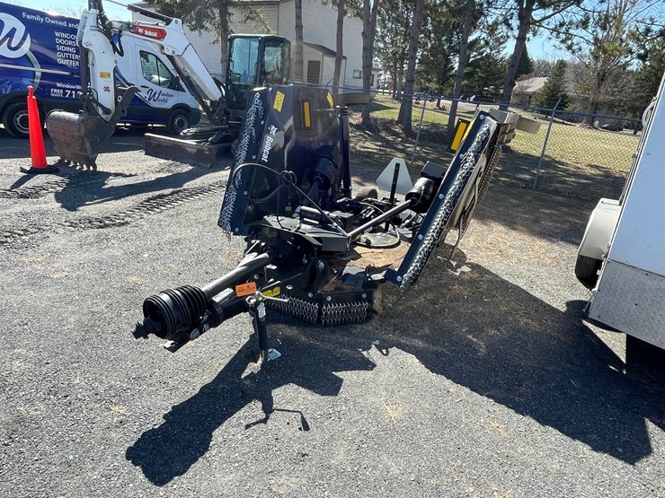 #3280-•-bobcat-12'-flex-wing-rotary-mower-image-1