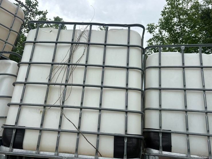 #23983-•-lot-of-(13)-poly-tanks-w/-cage-image-13
