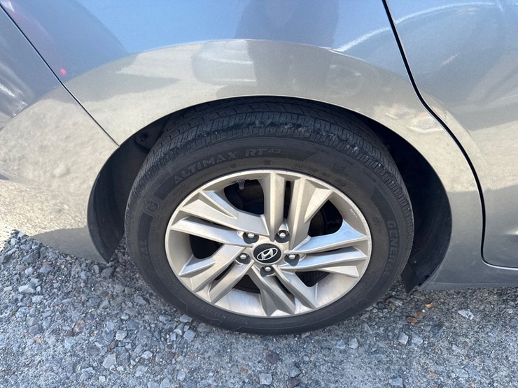 #42717-•-2019-hyundai-elantra-sedan-kmhd84lf4ku743043-inv#-42717-image-8