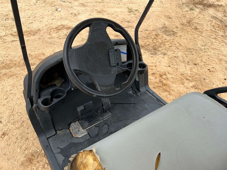 club-car-2-seater-gas-golf-cart-(2,403-hours)-image-12