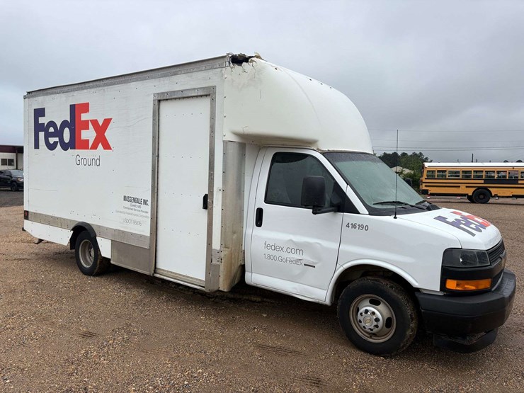 2018-chevrolet-express-3500-image-4