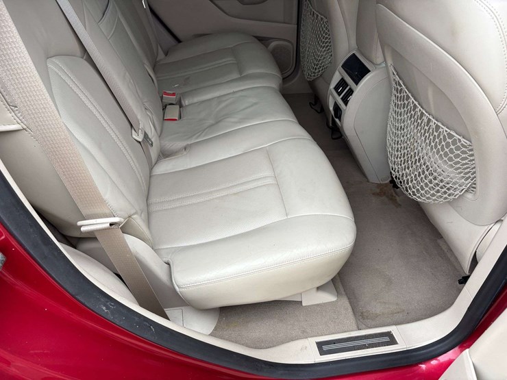 2010-cadillac-srx-image-29