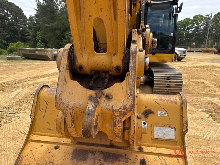 2021-caterpillar-325-image-18