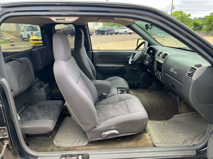 2004-chevrolet-colorado-ls-image-17