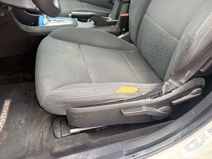 2010-dodge-avenger-4-door-sedan-(92,998-miles)-image-13