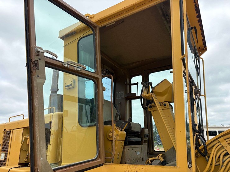 caterpillar-120-image-15