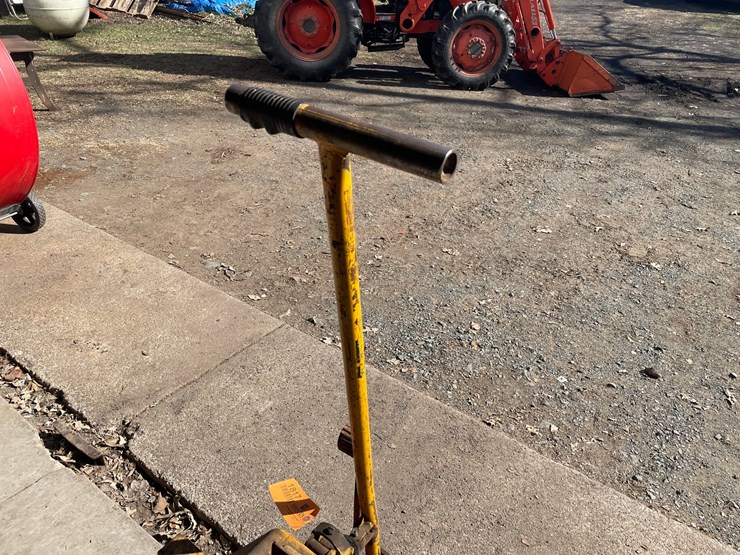 #1817-•-barrett-pallet-jack-image-4