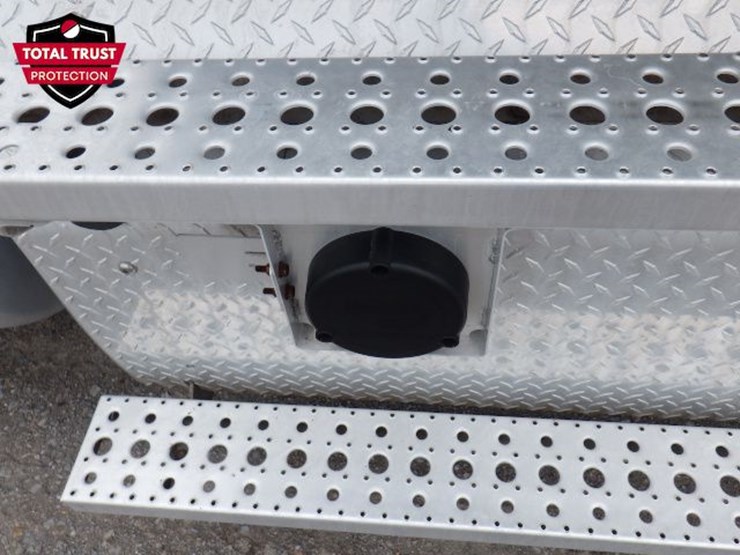 2019-freightliner-cascadia-126-image-4