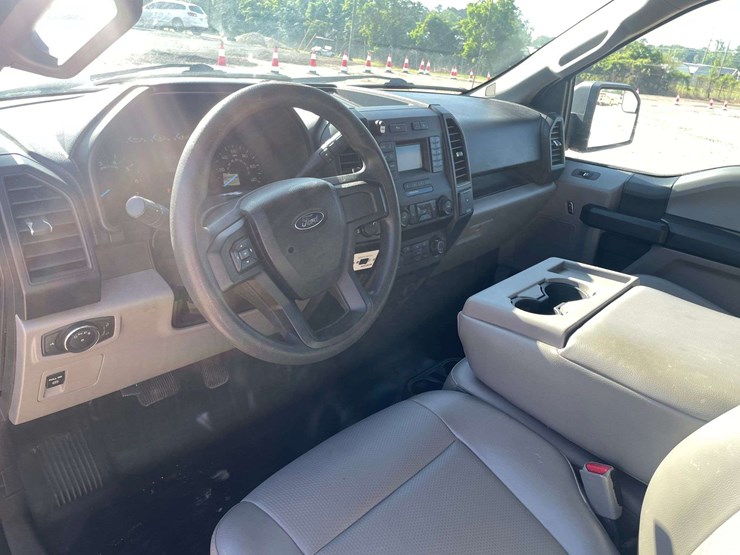 2016-ford-f150-xl-image-11