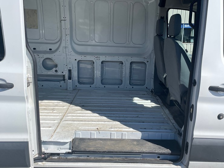 2016-ford-transit-image-23