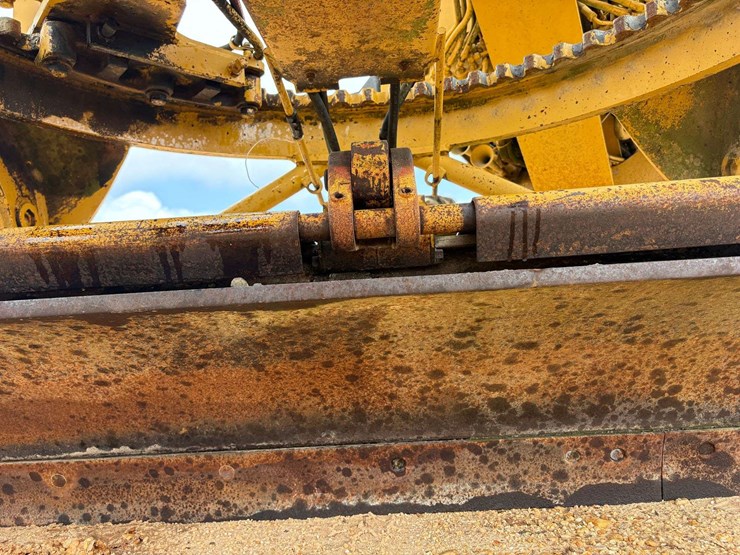 caterpillar-120-image-35