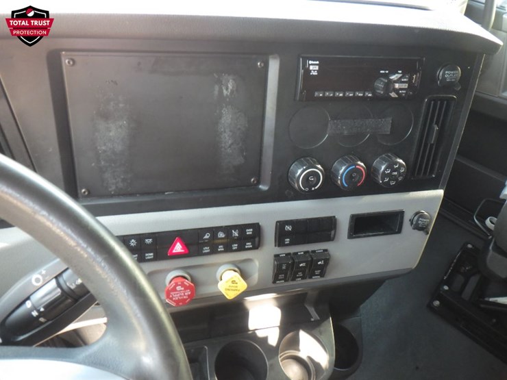 2022-freightliner-cascadia-126-image-18