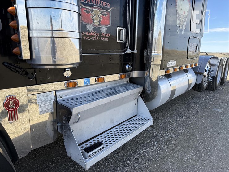 2001-kenworth-w900-image-11