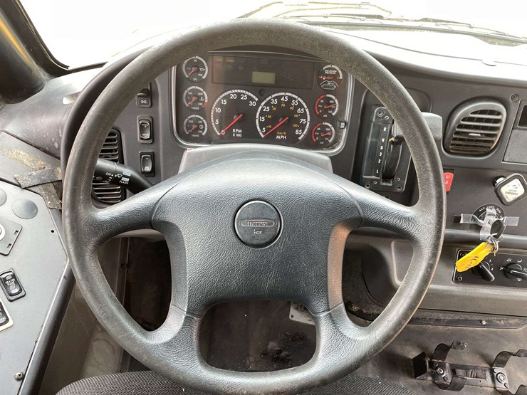 2012-freightliner-b2-image-11