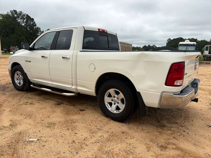 2009-dodge-ram-1500-image-2