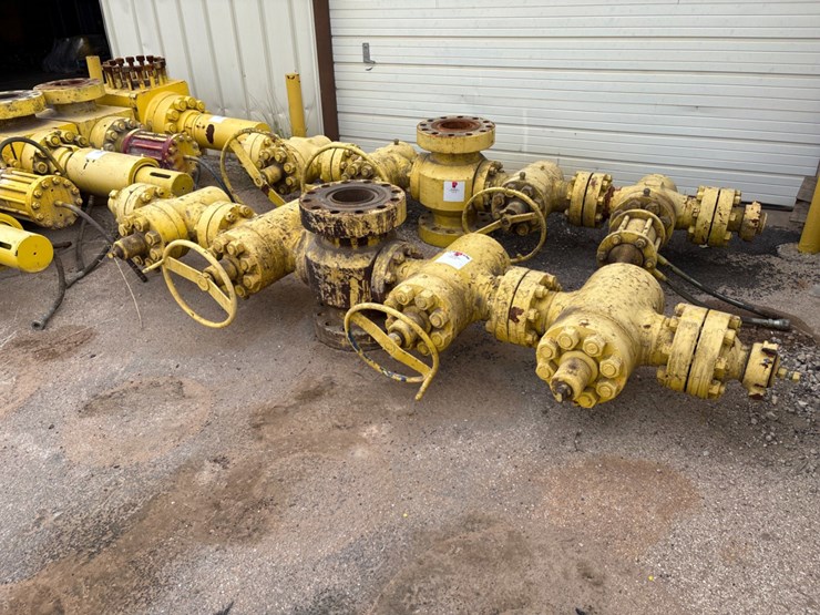 7-1/16”-x-4”-fluid-cross-w/-(4)-4”-10k-gate-valves-image-1