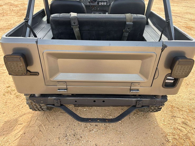 1979-jeep-cj7-2-door-w/-bikini-top-image-30