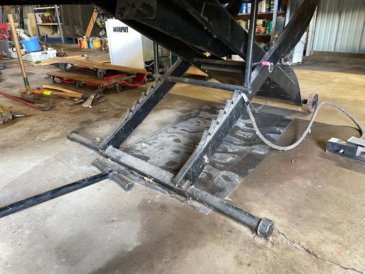 #1813-•-direct-lift-motorcycle/atv-air-actuated-lift-table-image-13