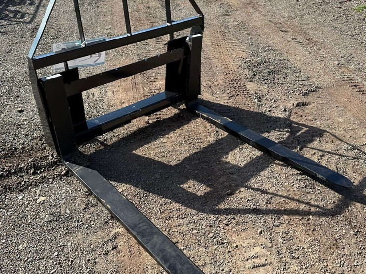 42"-heavy-duty-skid-steer-forks-rated-for-4,000lb.-(new/unused)-image-1