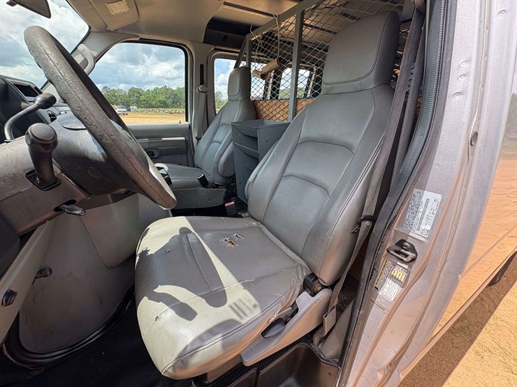 2009-utility-van-image-16