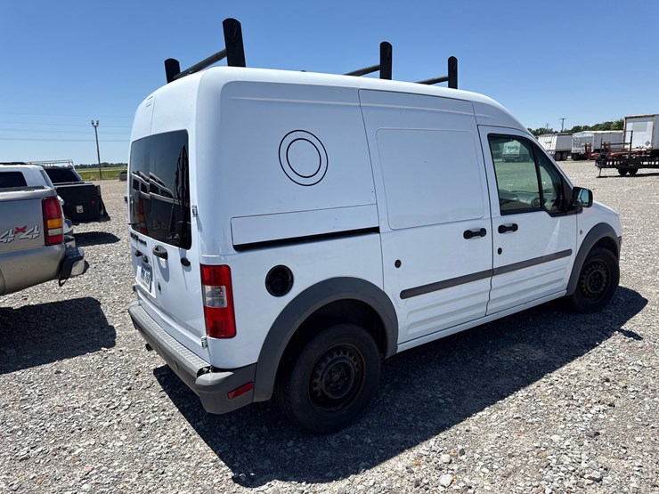 2010-ford-cargo-image-6