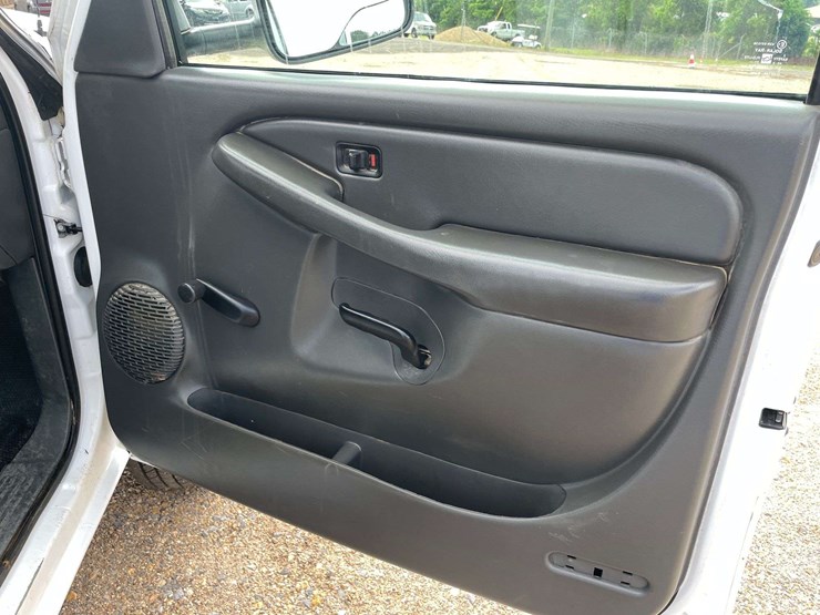 2006-chevrolet-silverado-2500-image-15