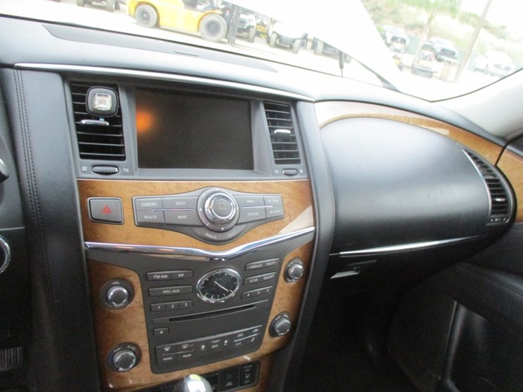 2012-infiniti-qx56-image-10