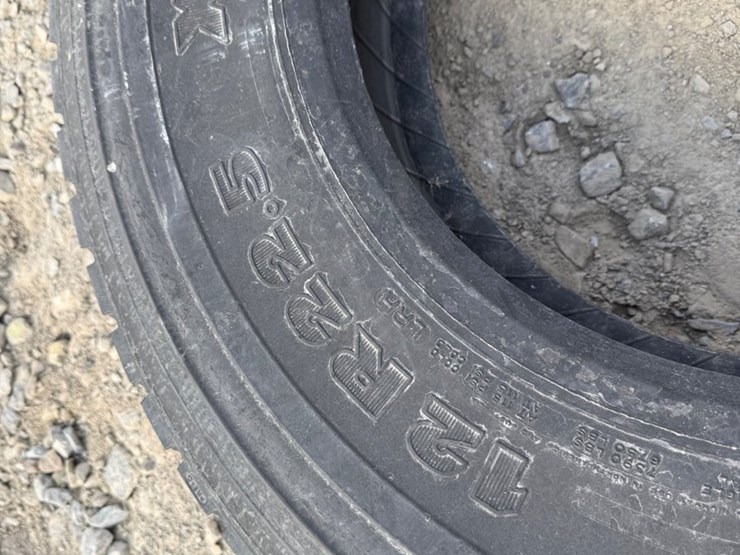 #9733-•-12r22.5-tire-inv#-9733-image-5